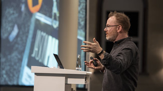 Talking about Variable Fonts at TYPO Labs, photo courtesy of Peter Constable